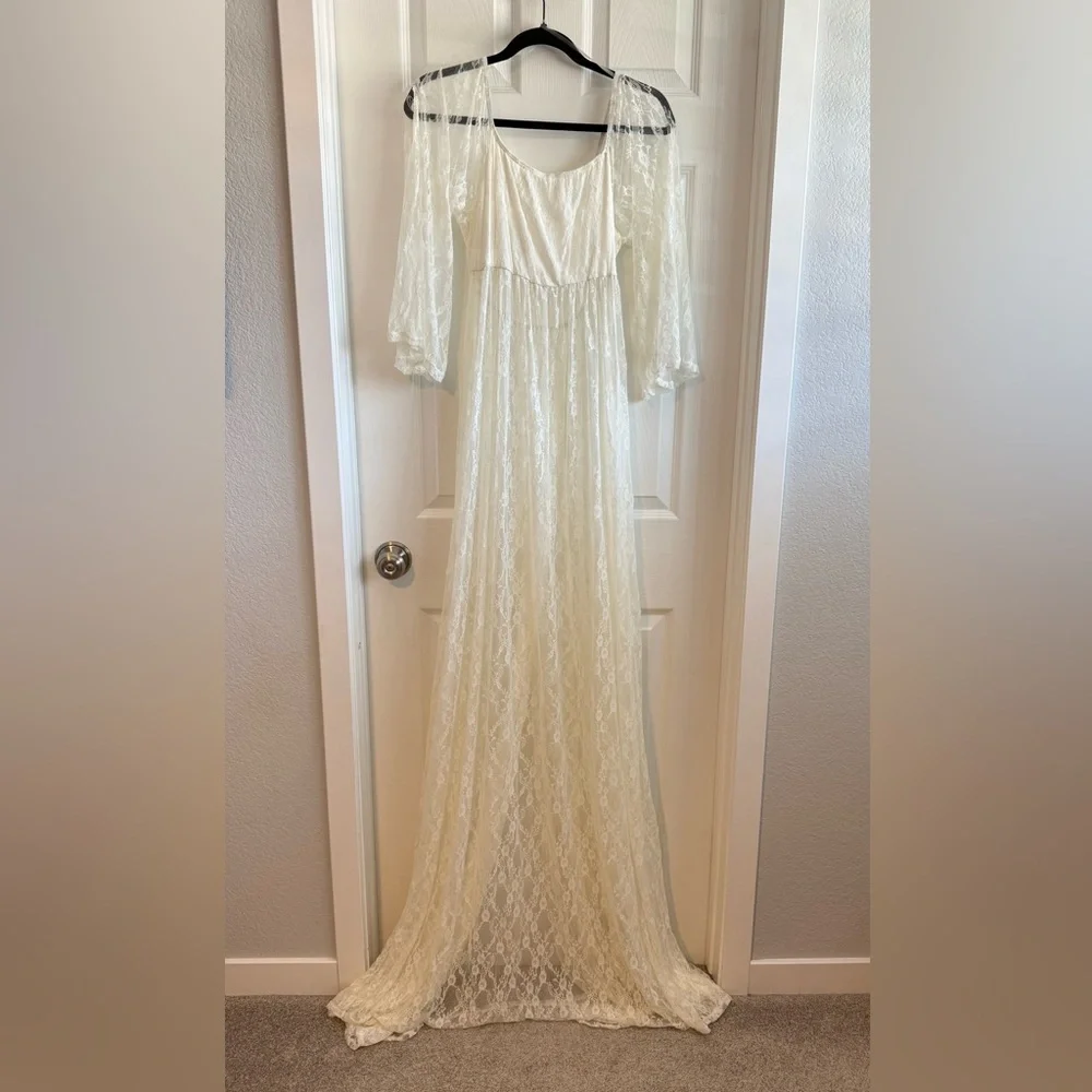 New with Tags Ivory Lace Maternity Photoshoot
Gown - Picture 3 of 3